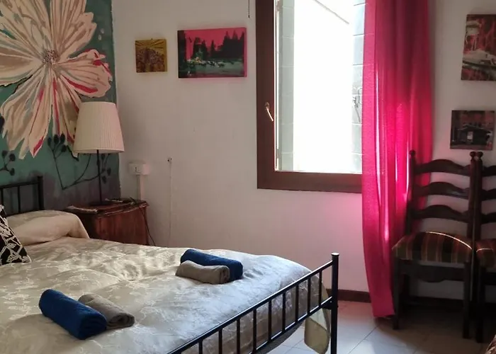 Very Central Artist Rooms